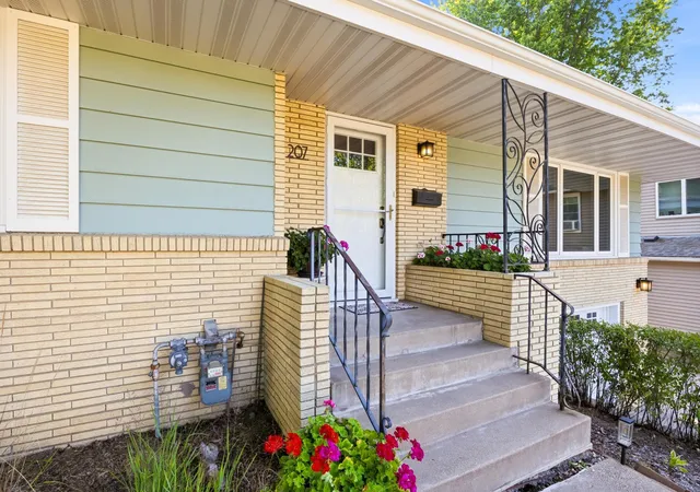 Photo 1 of Single family home for sale at 207 1st Ave Se, New Prague, MN 56071 | MLS# 7121446 | Listing updated on 2026-09-22