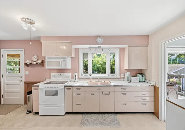 Photo 3 of Single family home for sale at 207 1st Ave Se, New Prague, MN 56071 | MLS# 7121446 | Listing updated on 2026-09-22