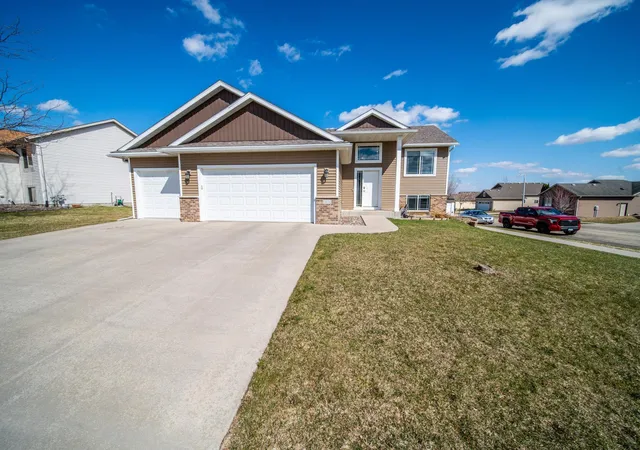 Photo 2 of Sale Pending at 4820 Spire Ln Nw, Rochester, MN 55901 | MLS# 7121468 | Listing updated on 2026-09-04