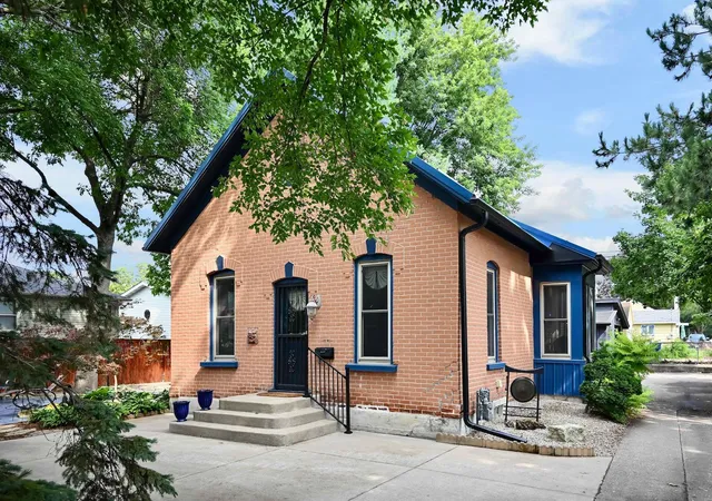 Photo 1 of Sale Pending at 1002 Gilmore Ave, Winona, MN 55987 | MLS# 7121479 | Listing updated on 2026-08-28