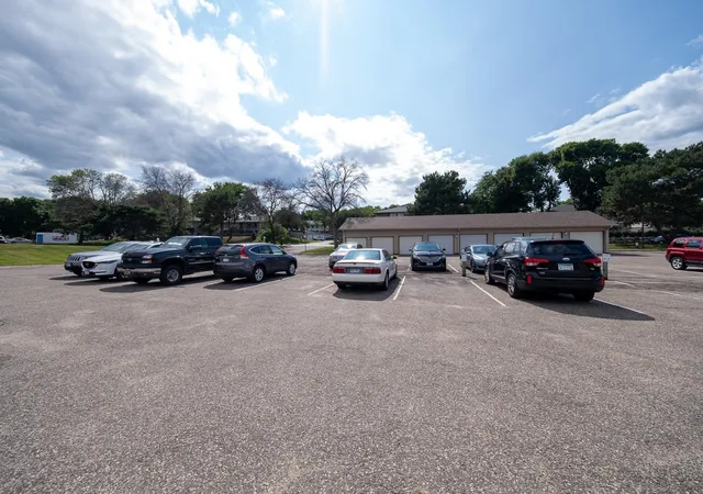 17th image of 917 11th Ave S #2, Hopkins, MN 55343 | MLS# 7121490