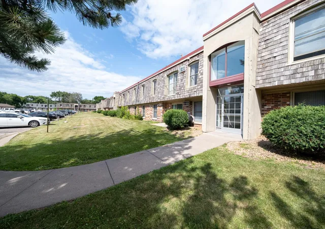 1st image of 917 11th Ave S #2, Hopkins, MN 55343 | MLS# 7121490