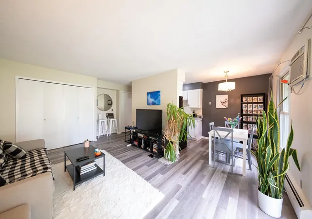 2nd image of 917 11th Ave S #2, Hopkins, MN 55343 | MLS# 7121490