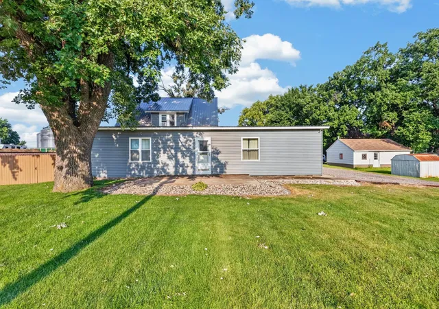 Photo 1 of Single family home for sale at 304 5th Avenue N, Brownton, MN 55312 | MLS# 7121502 | Listing updated on 2026-08-10