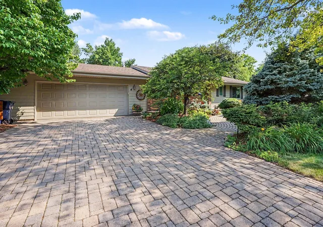 Photo 2 of Sale Pending at 11501 Keating Ave, Burnsville, MN 55337 | MLS# 7121509 | Listing updated on 2026-09-20