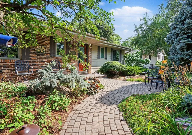 Photo 3 of Sale Pending at 11501 Keating Ave, Burnsville, MN 55337 | MLS# 7121509 | Listing updated on 2026-09-20