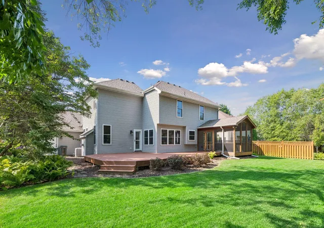 2nd image of 17004 Raleigh Ln, Eden Prairie, MN 55347 | MLS# 7121532