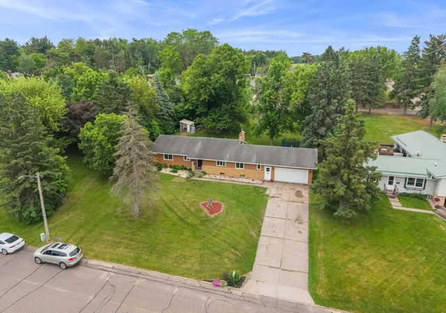 Photo 1 of Single family home for sale at 628 E Wisconsin Ave, Barron, WI 54812 | MLS# 7121534 | Listing updated on 2026-10-07