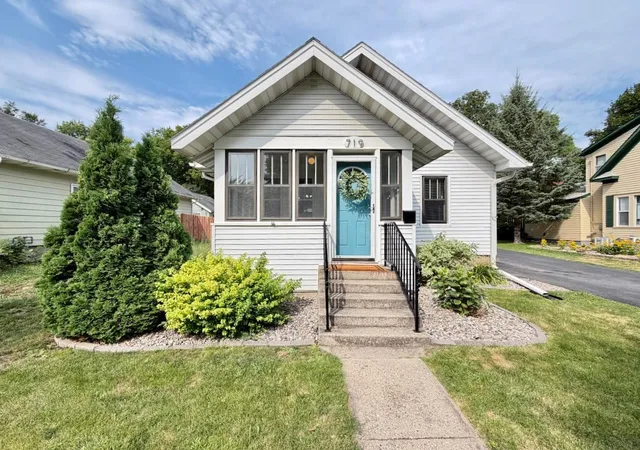 Photo 4 of Sale Pending at 719 N Broadway, Fergus Falls, MN 56537 | MLS# 7121549 | Listing updated on 2026-09-28