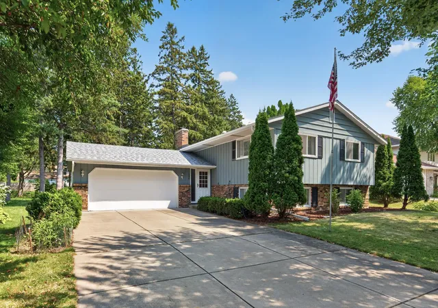 1st image of 1858 Merrill St, Saint Paul, MN 55113 | MLS# 7121571