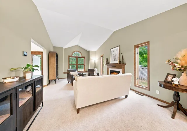 4th image of 624 Galahad Rd N, Hudson, WI 54016 | MLS# 7121573
