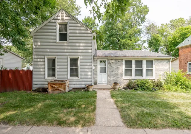 1st image of 411 3rd Ave W, Shakopee, MN 55379 | MLS# 7121579