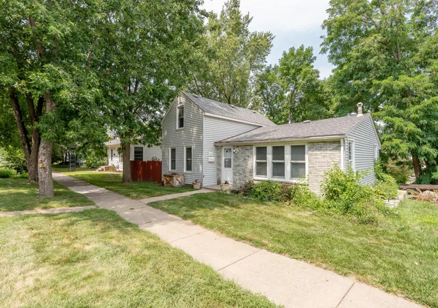 2nd image of 411 3rd Ave W, Shakopee, MN 55379 | MLS# 7121579