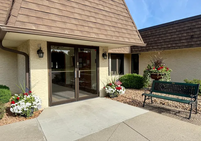 2nd image of 1415 Lake St, Alexandria, MN 56308