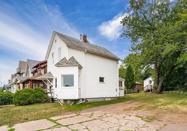 2nd image of 1027 E 9th Street, Duluth, MN 55805 | MLS# 7121591