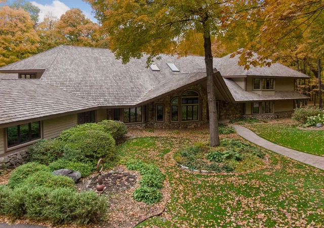 Photo 2 of Mansion for sale at 1420 Tamarack Dr, Long Lake, MN 55356 | MLS# 7121596 | Listing updated on 2026-10-08