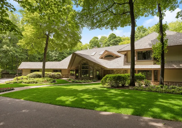 Photo 3 of Mansion for sale at 1420 Tamarack Dr, Long Lake, MN 55356 | MLS# 7121596 | Listing updated on 2026-09-15