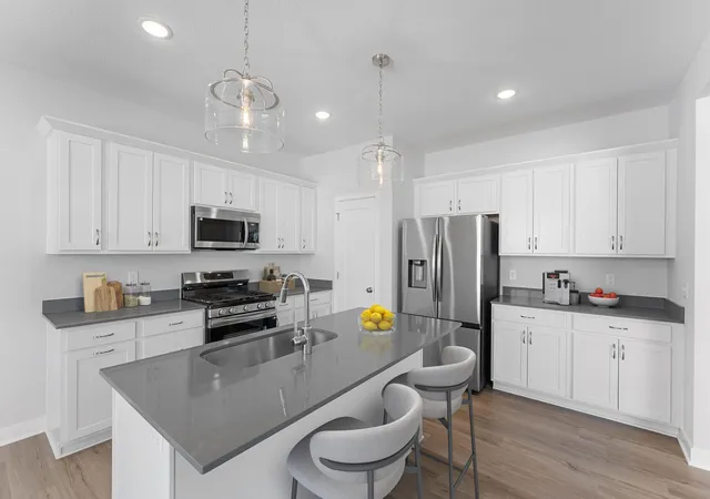 3rd image of 1551 Creekwood Dr, New Richmond, WI 54017 | MLS# 7121624