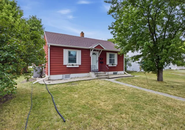 1st image of 1614 9th St N, Fargo, ND 58102 | MLS# 7121631