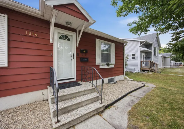 2nd image of 1614 9th St N, Fargo, ND 58102 | MLS# 7121631