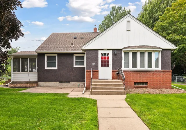 1st image of 409 Milton St S, Saint Paul, MN 55102 | MLS# 7121632