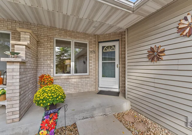 Photo 3 of Single family home for sale at 1478 Violet Ln, Saint Paul, MN 55122 | MLS# 7121676 | Listing updated on 2026-09-18