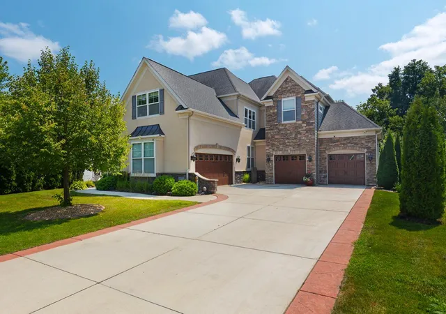 1st image of 10033 Frederick Pl, Eden Prairie, MN 55347 | MLS# 7121697