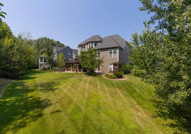 3rd image of 10033 Frederick Pl, Eden Prairie, MN 55347 | MLS# 7121697