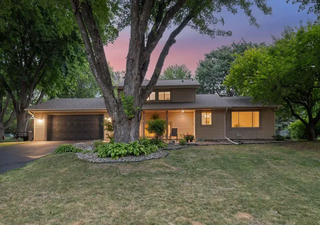 Photo 2 of Sale Pending at 514 Laredo Ln, Chanhassen, MN 55317 | MLS# 7121708 | Listing updated on 2026-08-18