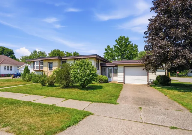 image of 407 W Buckman St, Augusta, WI 54722 | MLS# 7121713