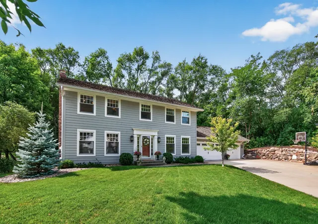 2nd image of 6991 Sand Ridge Rd, Eden Prairie, MN 55346 | MLS# 7121717
