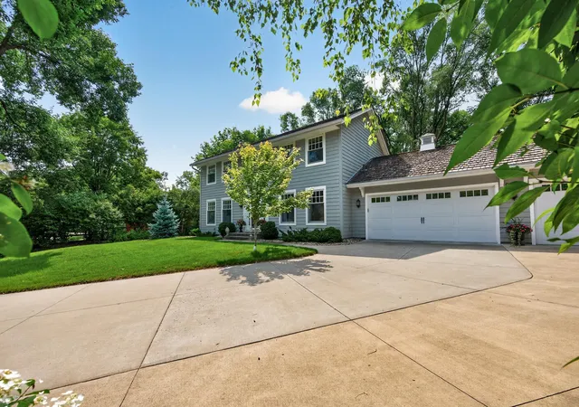 3rd image of 6991 Sand Ridge Rd, Eden Prairie, MN 55346 | MLS# 7121717