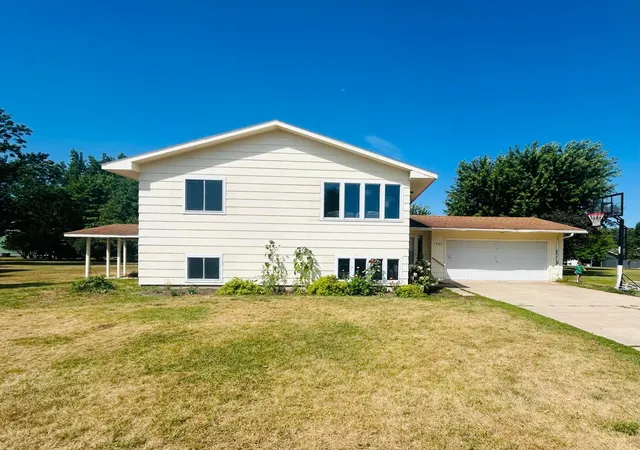Photo 1 of Sale Pending at 1025 9th Street Sw, Wadena, MN 56482 | MLS# 7121755 | Listing updated on 2026-10-10