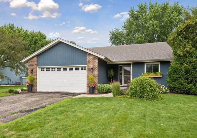 1st image of 1705 White Oak Dr, Chaska, MN 55318 | MLS# 7121758