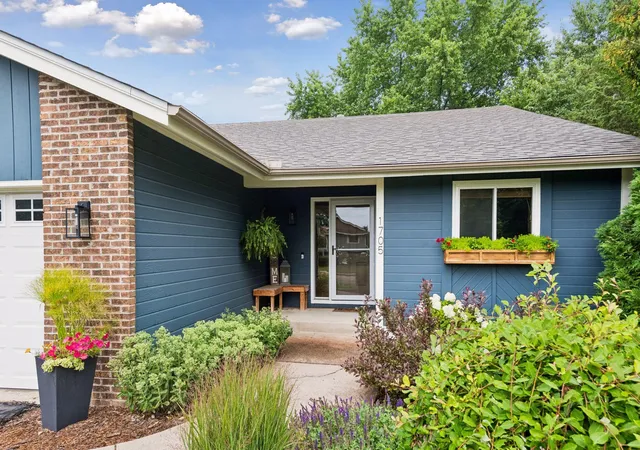 2nd image of 1705 White Oak Dr, Chaska, MN 55318 | MLS# 7121758