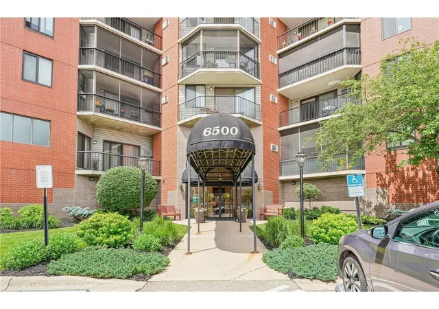 Photo 1 of Condo for sale at 6500 Woodlake Dr #702, Minneapolis, MN 55423 | MLS# 7121789 | Listing updated on 2026-09-21