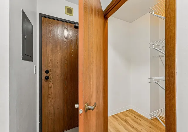 Photo 4 of Condo for sale at 6500 Woodlake Dr #702, Minneapolis, MN 55423 | MLS# 7121789 | Listing updated on 2026-09-21