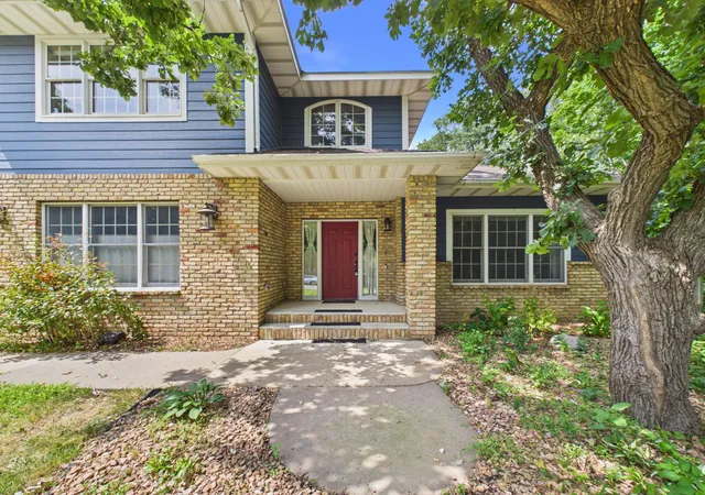 1st image of 2527 Colony Cir, Saint Cloud, MN 56303 | MLS# 7121800