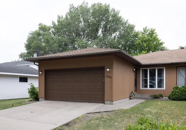 2nd image of 3007 18Th St S, Fargo, ND 58103 | MLS# 7121828