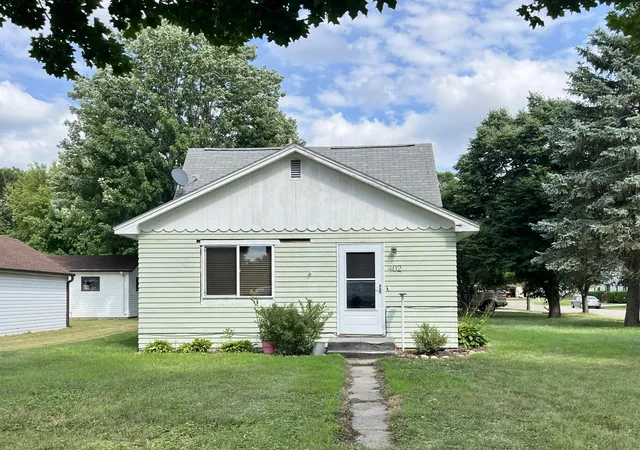 1st image of 402 N Austin Ave, Litchfield, MN 55355 | MLS# 7121859