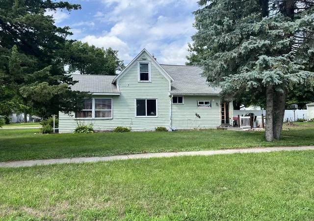 2nd image of 402 N Austin Ave, Litchfield, MN 55355 | MLS# 7121859