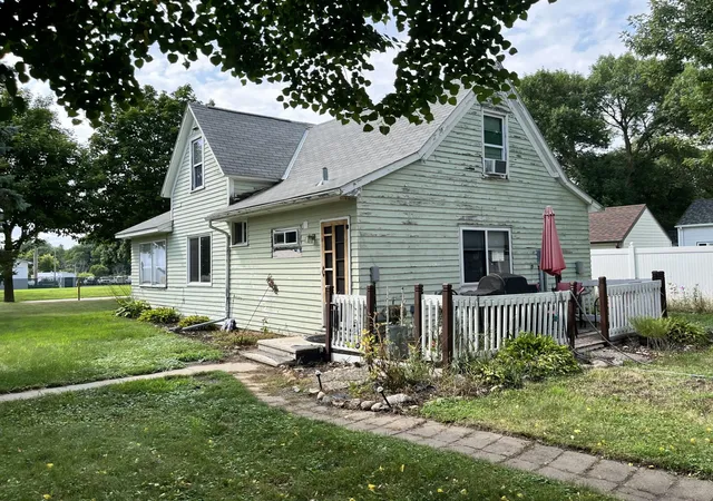 3rd image of 402 N Austin Ave, Litchfield, MN 55355 | MLS# 7121859