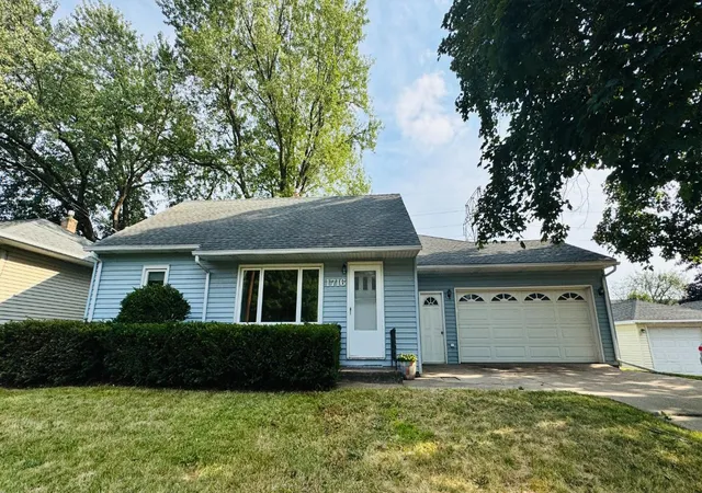 Photo 1 of Single family home for sale at 1716 Oakcrest Ave, Saint Paul, MN 55113 | MLS# 7121869 | Listing updated on 2026-09-30