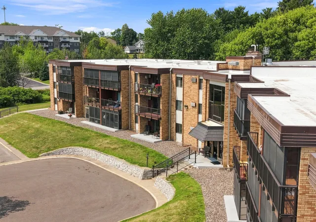 1st image of 2700 Oxford St N #116, Saint Paul, MN 55113 | MLS# 7121905