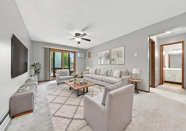 2nd image of 2700 Oxford St N #116, Saint Paul, MN 55113 | MLS# 7121905