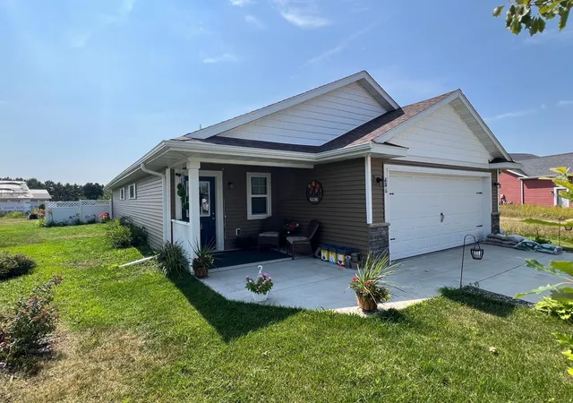 1st image of 836 Holton Ave, Brainerd, MN 56401 | MLS# 7121907