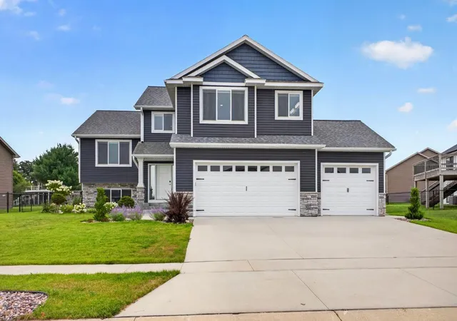 Photo 1 of Single family home for sale at 886 Portsmith Dr Nw, Rochester, MN 55901 | MLS# 7121913 | Listing updated on 2026-09-22