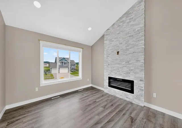 Photo 4 of Single family home for sale at 886 Portsmith Dr NW, Rochester, MN 55901 | MLS# 7121913 | Listing updated on 2026-09-22