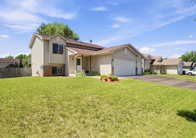 2nd image of 10123 Park Pl Dr, Monticello, MN 55362 | MLS# 7121921