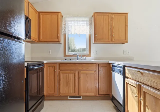 Photo 3 of Single family home for sale at 330 Sunfish Ct, Winsted, MN 55395 | MLS# 7121929 | Listing updated on 2026-08-29